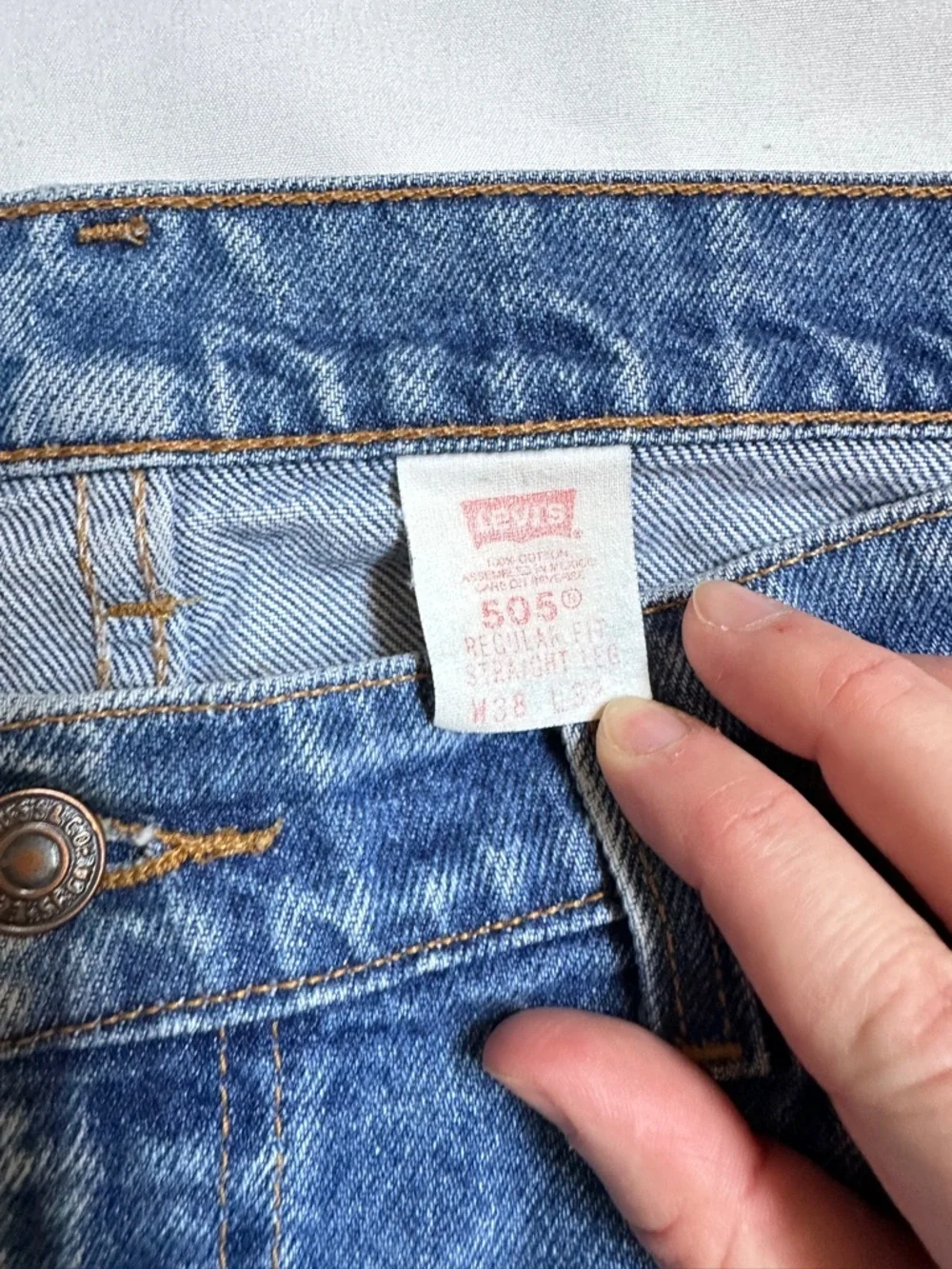 Vintage Levi's 505 Regular Fit Light Blue Jeans - Picture 7 of 12